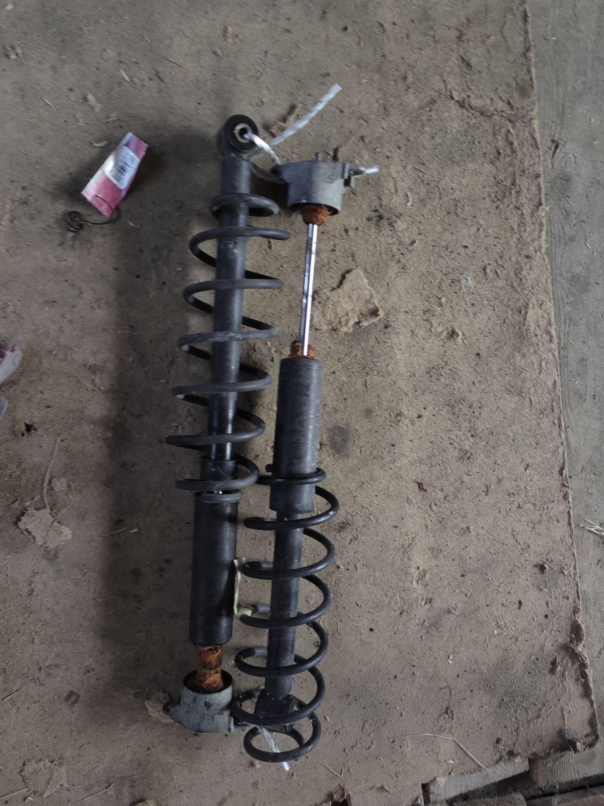 Амортизатор 1206032, 1209075, 1251758, 1305612, 1327469, 2S61-18008-AA, 2S61-18008-AC, 2S61-18008-AD, 2S61-18008-AE, 553308, CR-003R-DY3W, CR9024, D3502870XD, SJ-003R-DY3W, ST-003R-DY3W на Mazda Demio DY3W Фото 5