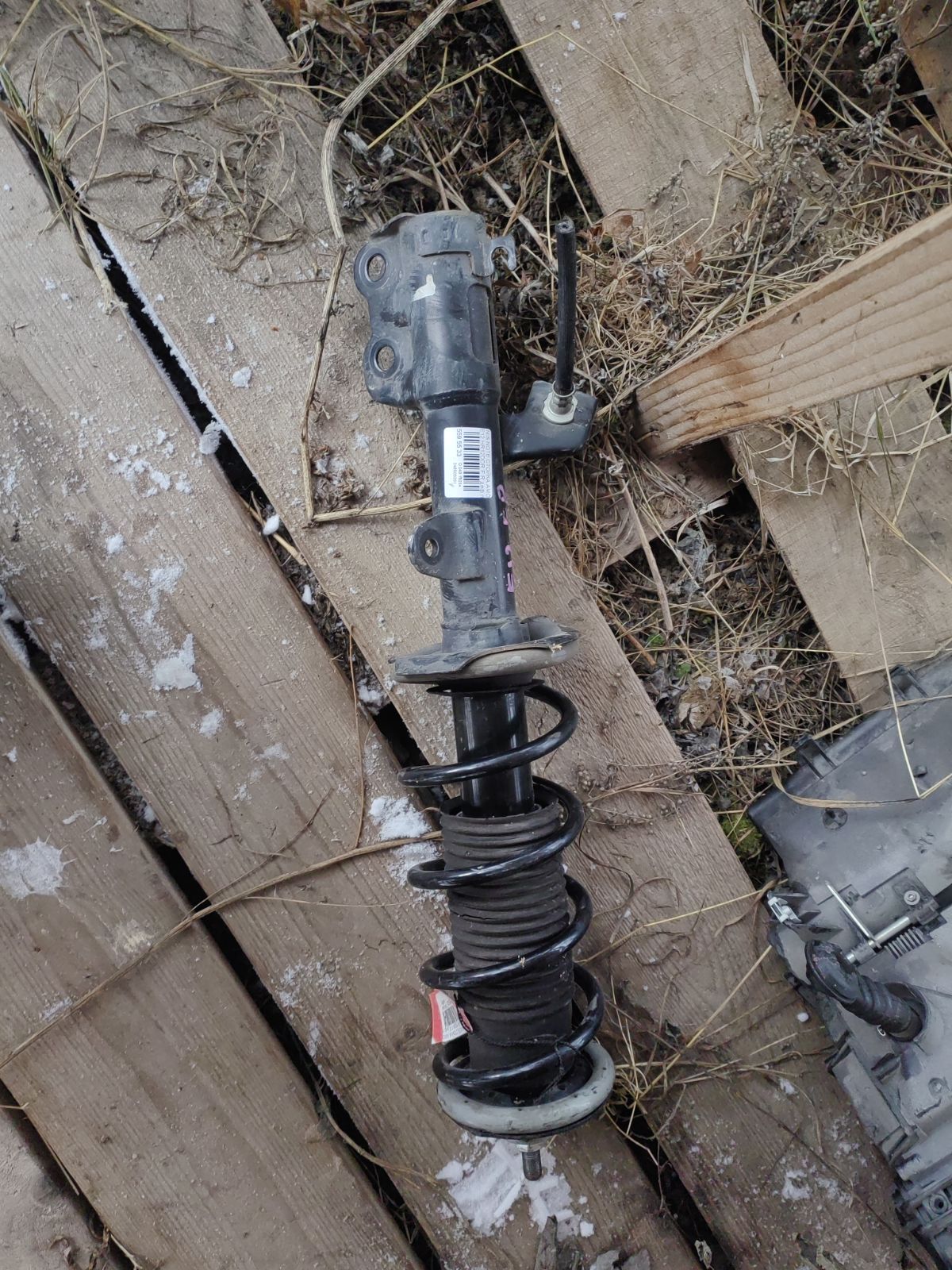 Стойка амортизатора на Nissan Note E12 HR12DDR Фото 3