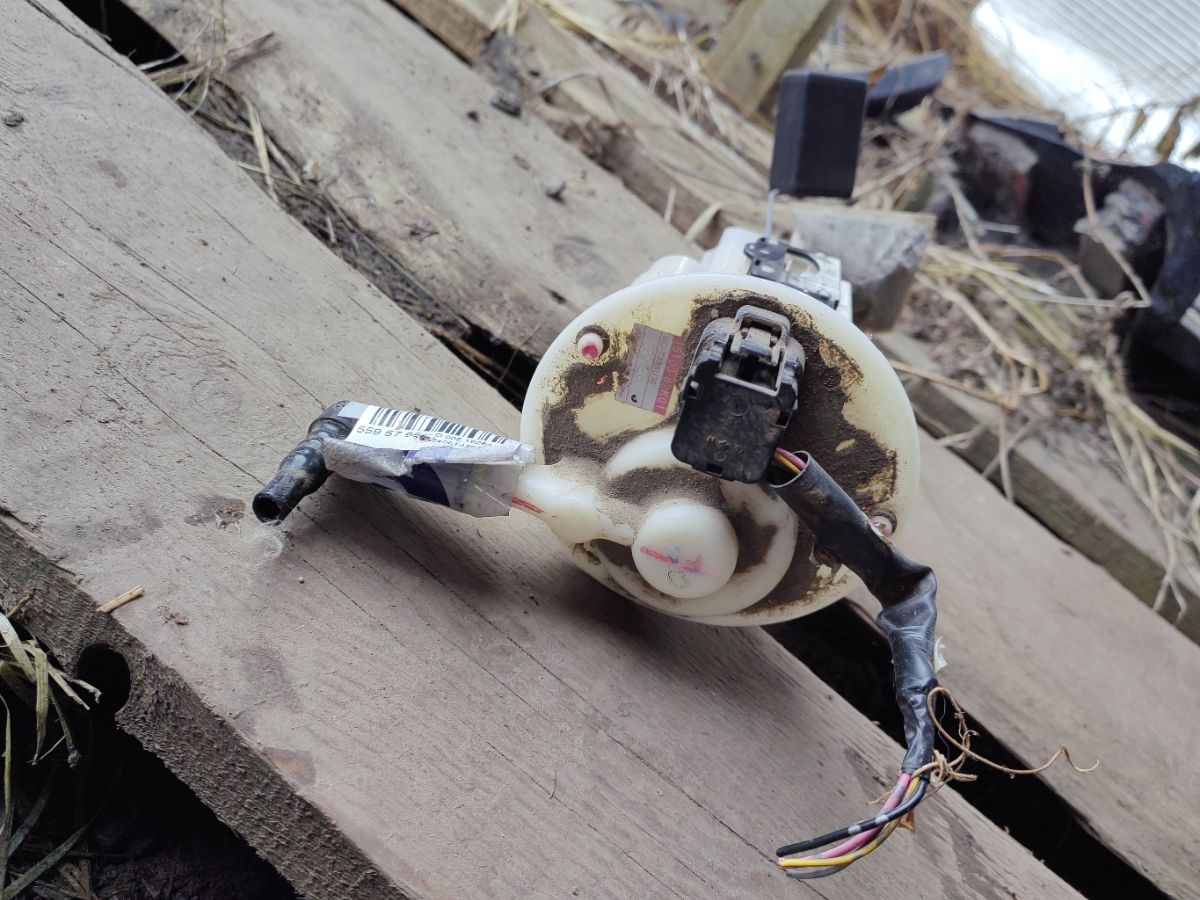 Бензонасос 15100-82K01 на Suzuki Mr Wagon MF33S R06A Фото 4