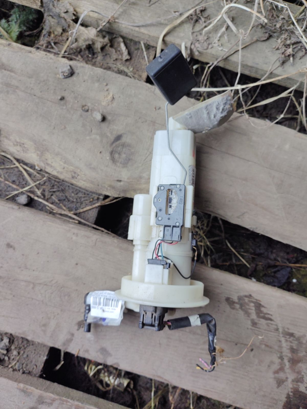 Бензонасос 15100-82K01 на Suzuki Mr Wagon MF33S R06A Фото 5