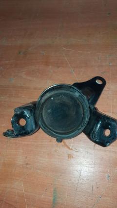 Подушка двигателя 12305-28120 на Toyota Isis ANM10G 1AZ-FSE Фото 6