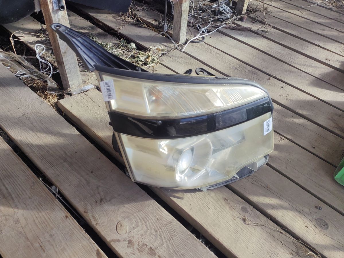 Фара 28-226 28-226 на Toyota Voxy ZRR70G Фото 4