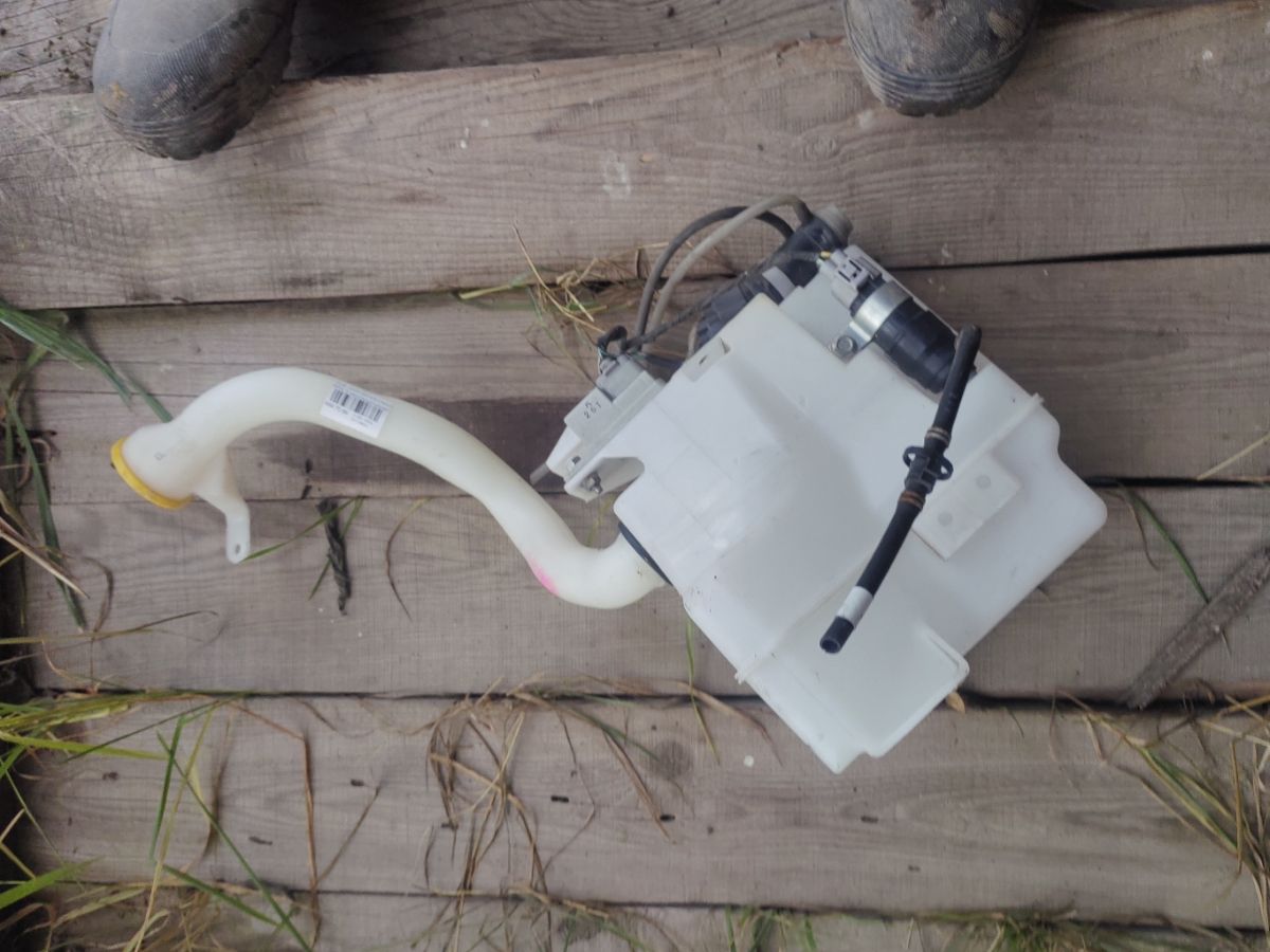 Бачок омывателя на Subaru Legacy Wagon BRM Фото 4