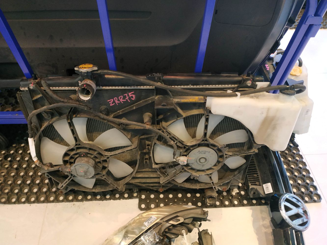 Радиатор ДВС 16400-28290, 16400-28300, 16400-28320, 16400-28360, 16400-37220, FX-036-0968, FX-036-0968A, FX-036-3443, FX-036-3443A, TD-036-0968, TD-036-0968A, TD-036-3443, TD-036-3443A на Toyota Noah ZRR75G 3ZR-FE Фото 9