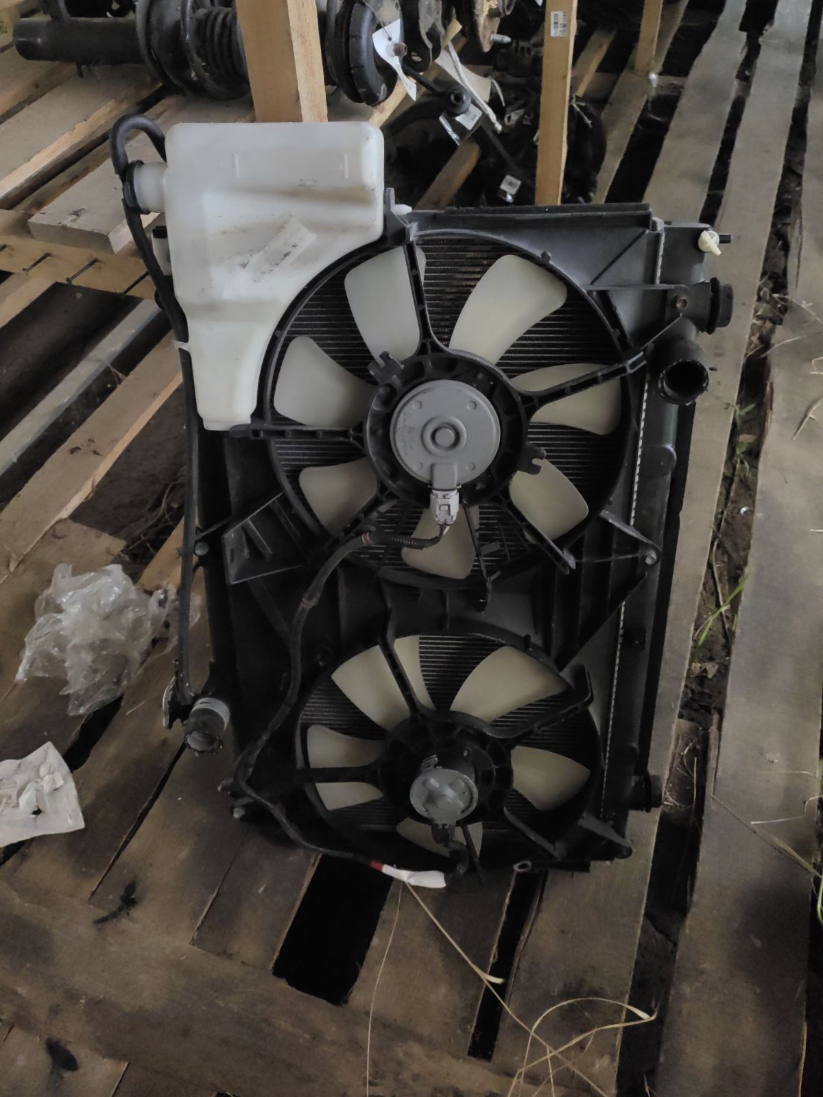 Радиатор ДВС 16400-28290, 16400-28300, 16400-28320, 16400-28360, 16400-37220, FX-036-0968, FX-036-0968A, FX-036-3443, FX-036-3443A, TD-036-0968, TD-036-0968A, TD-036-3443, TD-036-3443A на Toyota Noah ZRR70G 3ZR-FE Фото 7