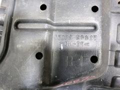 Защита двигателя 51441-28170 на Toyota Voxy ZRR70G 3ZR-FE Фото 4