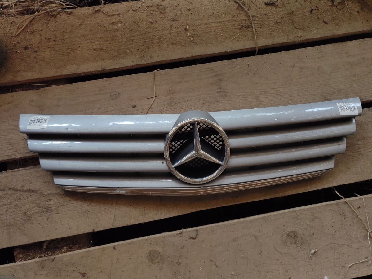 Решетка радиатора A2038800383 на Mercedes-Benz C-Class W203 Фото 5