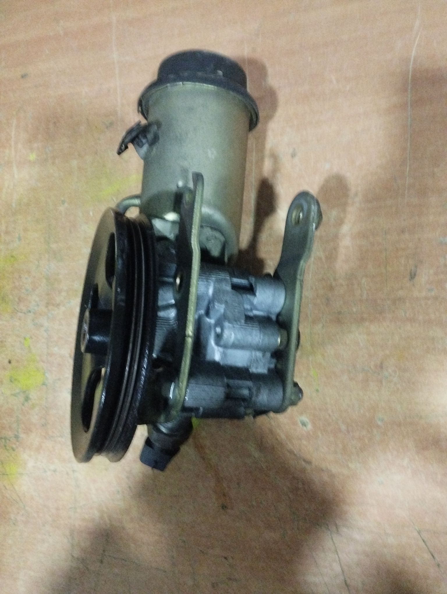 Насос гидроусилителя 44310-52050 на Toyota Funcargo NCP20 2NZ-FE Фото 2