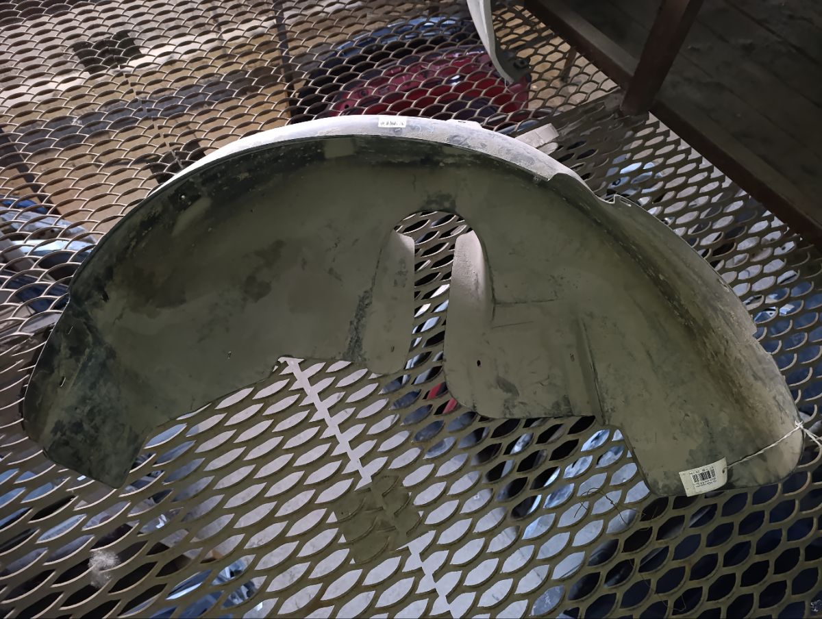 Подкрылок 3B0810972H01C на Volkswagen Passat Variant 3BAZM AZM Фото 2