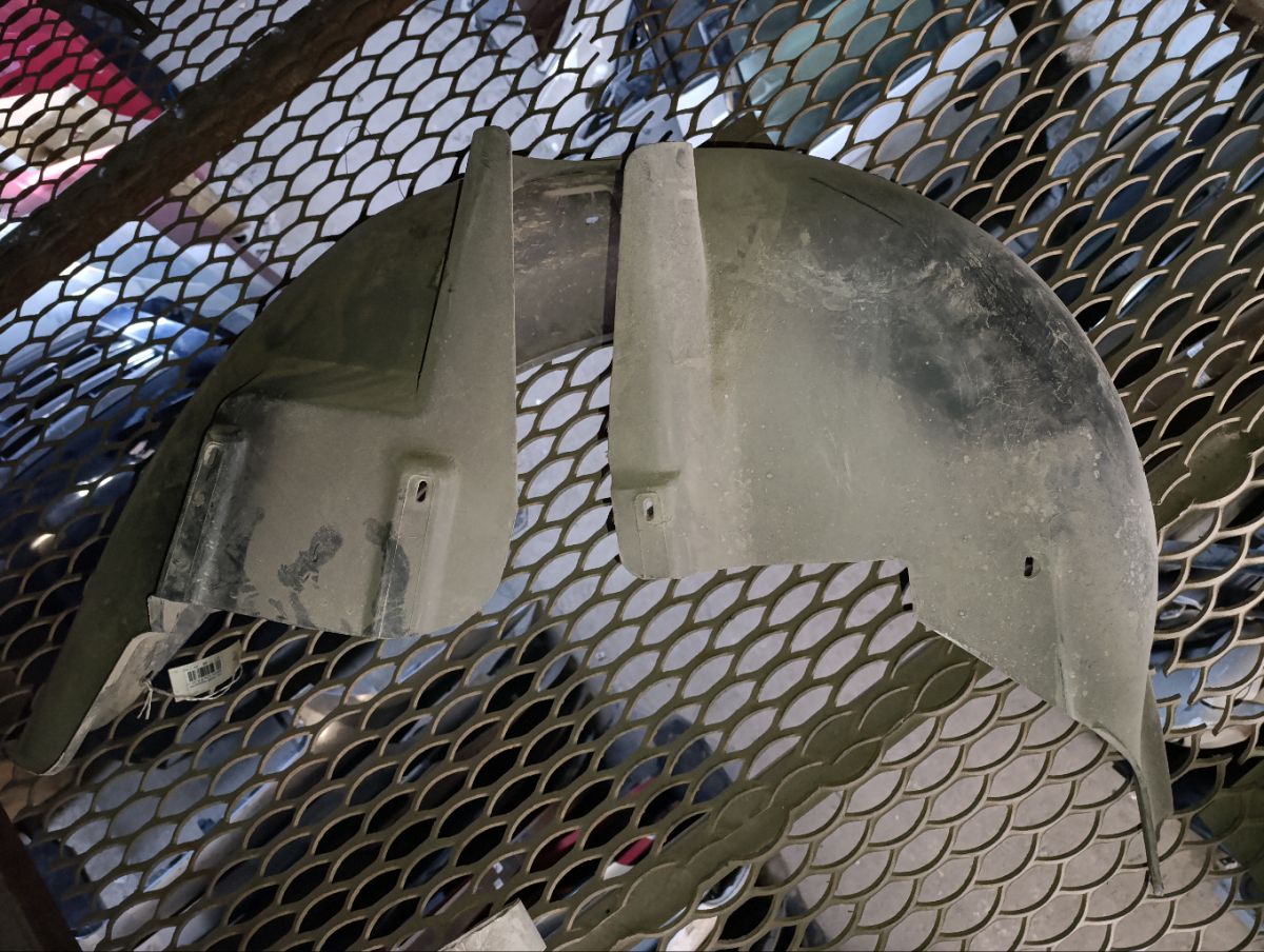 Подкрылок 3B0810972H01C на Volkswagen Passat Variant 3BAZM AZM Фото 5