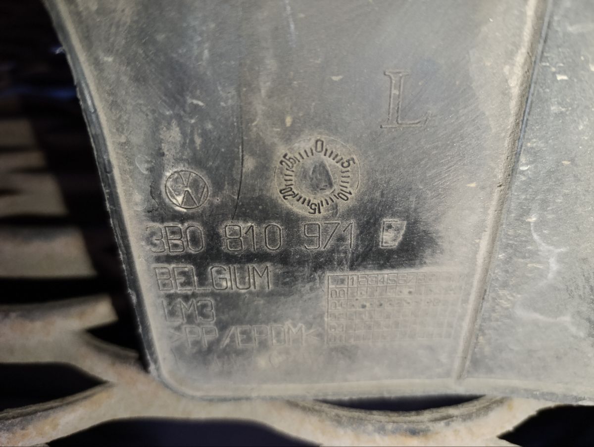 Подкрылок 3B0810972H01C на Volkswagen Passat Variant 3BAZM AZM Фото 6