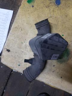 Патрубок воздушн.фильтра 17881-28130 на Toyota Gaia ACM10G 1AZ-FSE Фото 2