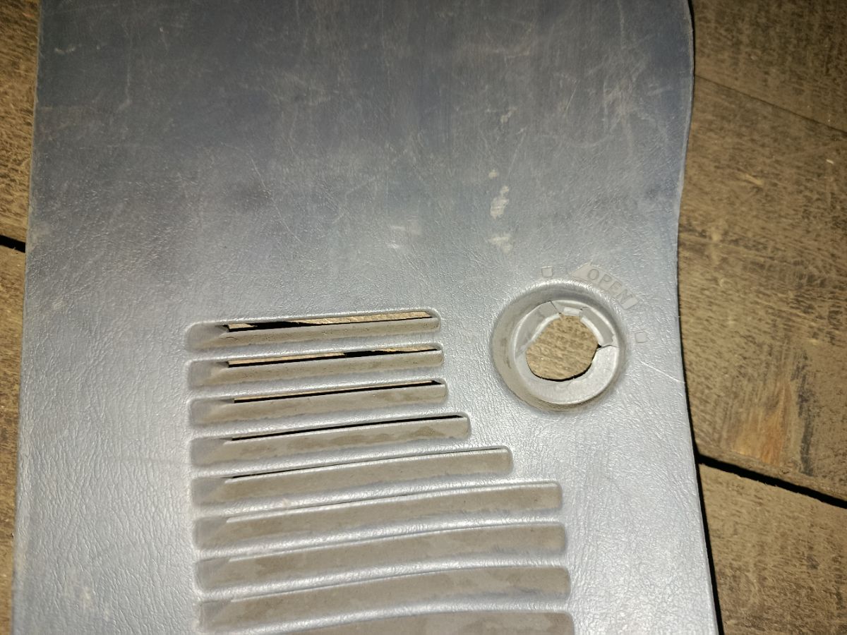 Обшивка багажника на Toyota Land Cruiser Prado KZJ95W Фото 4