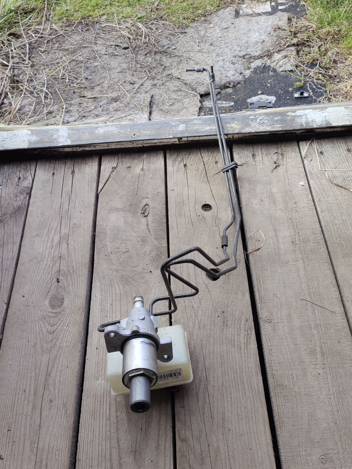 Главный тормозной цилиндр A0054309001, A0054309101 на Mercedes-Benz S-Class W220.065 112.944 Фото 3