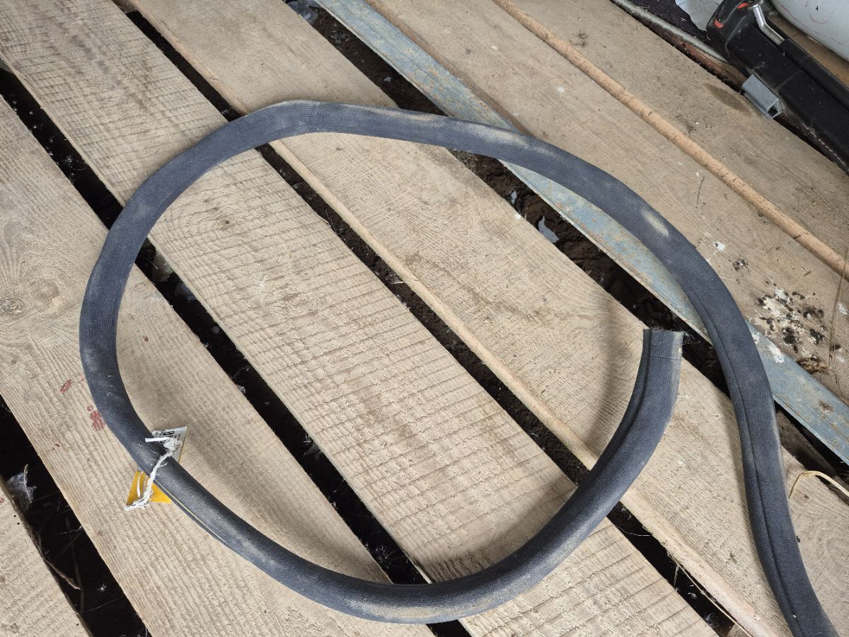 Уплотнение двери A2106970451 на Mercedes-Benz E-Class W210.065 Фото 4