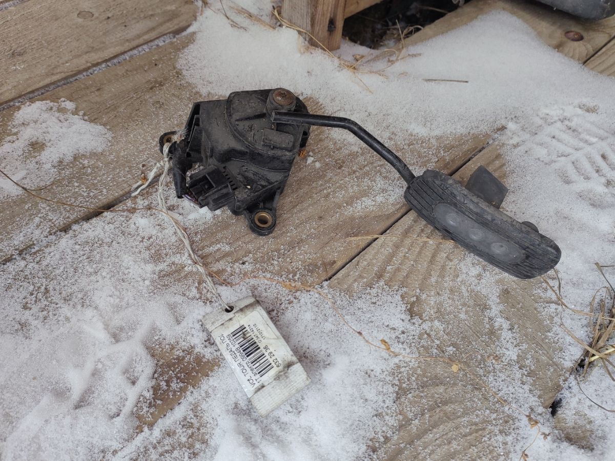 Педаль подачи топлива на Volkswagen Touran 1T Фото 4