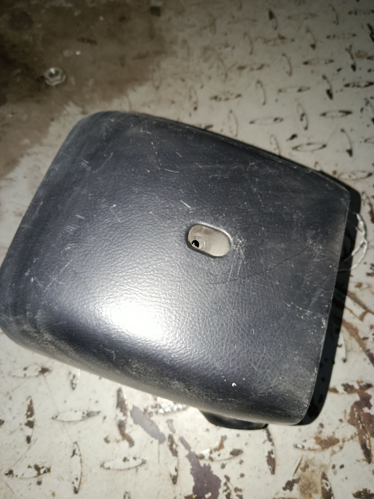 Кожух рулевой колонки 45024-48050 на Toyota Harrier ACU30W Фото 3