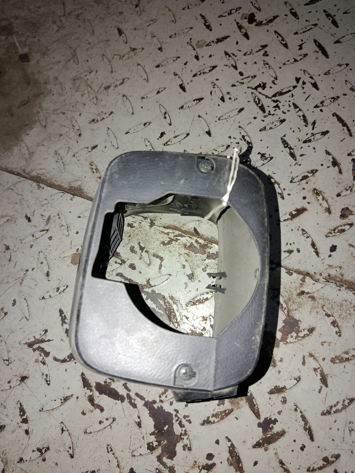 Кожух рулевой колонки 45024-48050 на Toyota Harrier ACU30W Фото 7