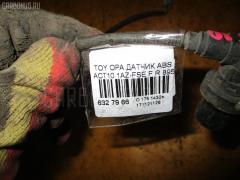 Датчик ABS 89542-63010 на Toyota Opa ACT10 1AZ-FSE Фото 2