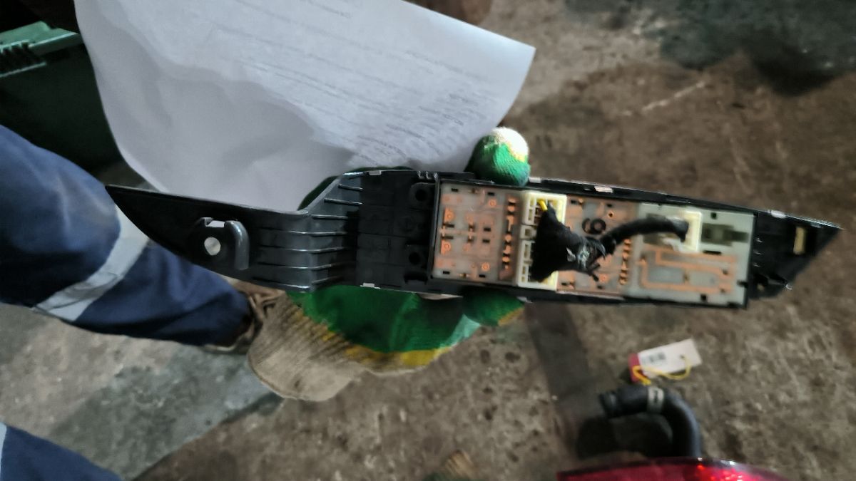 Блок упр-я стеклоподъемниками 25401 9W40A, 25401 9Y000 на Nissan Murano PNZ50 Фото 4