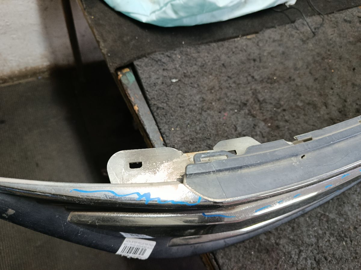 Решетка радиатора 75100-XKN-K0S0 на Honda Stepwgn RG1 Фото 12