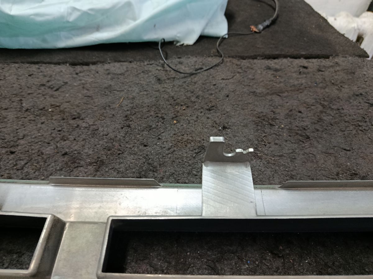 Решетка радиатора 75100-XKN-K0S0 на Honda Stepwgn RG1 Фото 14