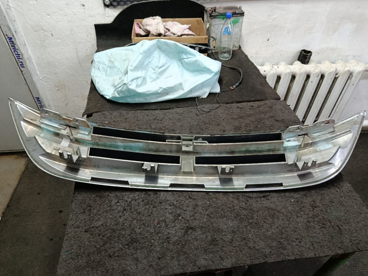 Решетка радиатора 75100-XKN-K0S0 на Honda Stepwgn RG1 Фото 16