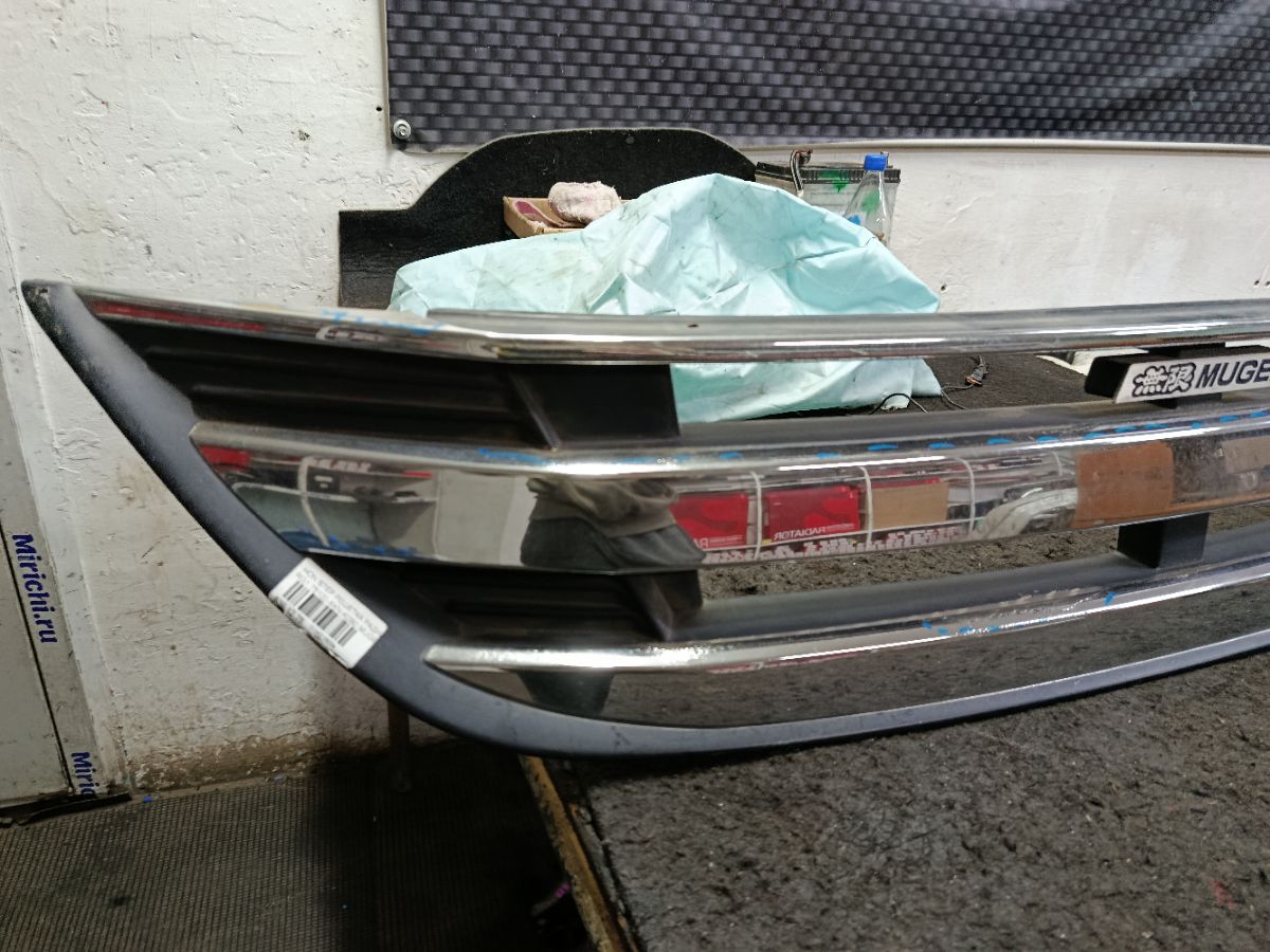 Решетка радиатора 75100-XKN-K0S0 на Honda Stepwgn RG1 Фото 6