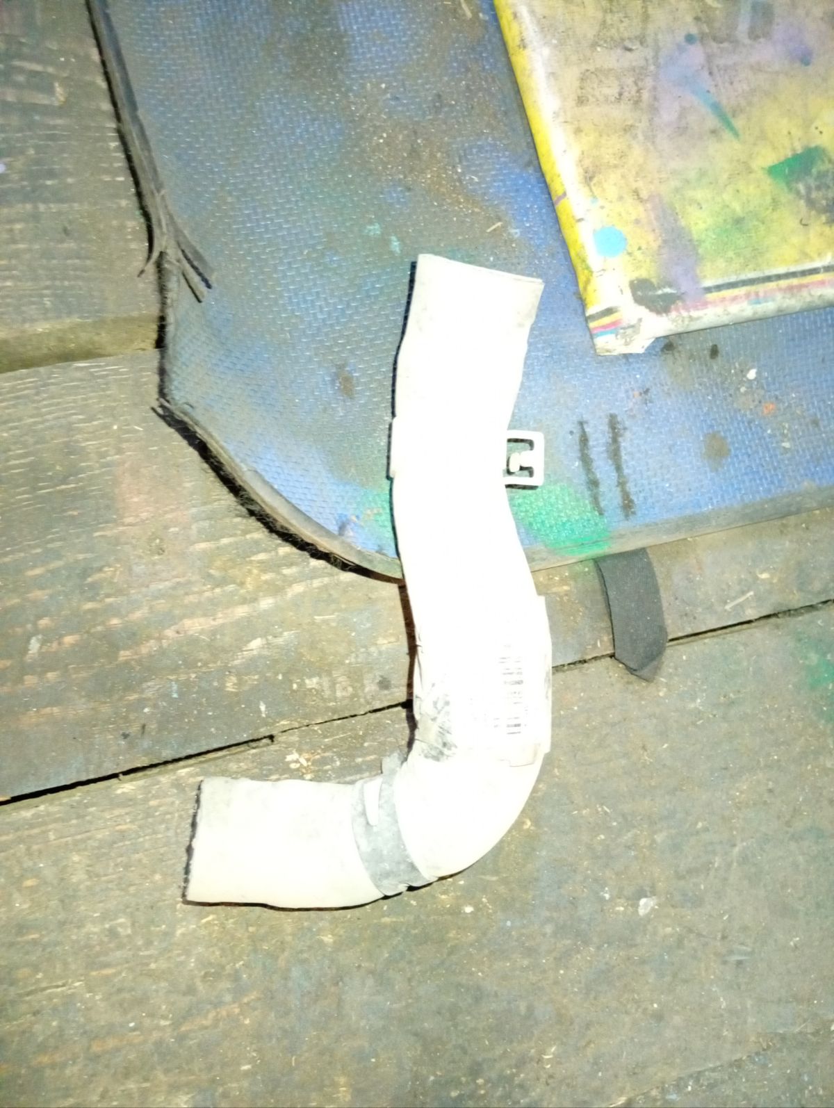 Патрубок радиатора ДВС 16571-23040 на Toyota Vitz SCP10 1SZ-FE Фото 2
