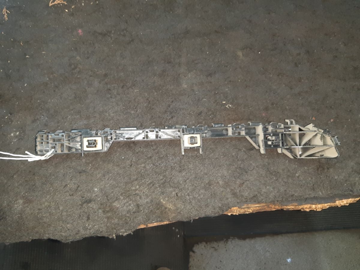 Крепление бампера 71593-T5A-000 на Honda Fit GK3 Фото 3