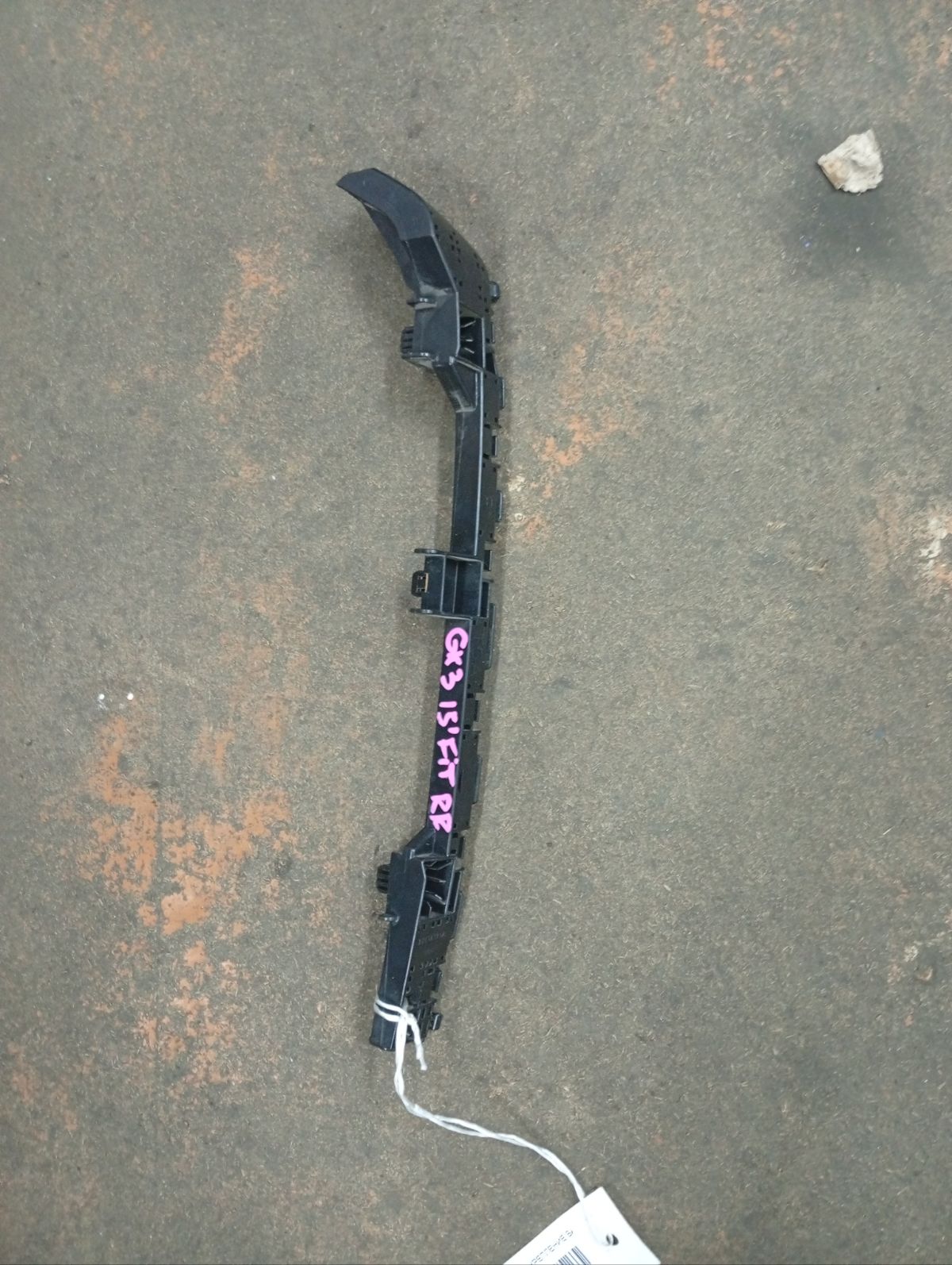 Крепление бампера 71593-T5A-000 на Honda Fit GK3 Фото 5