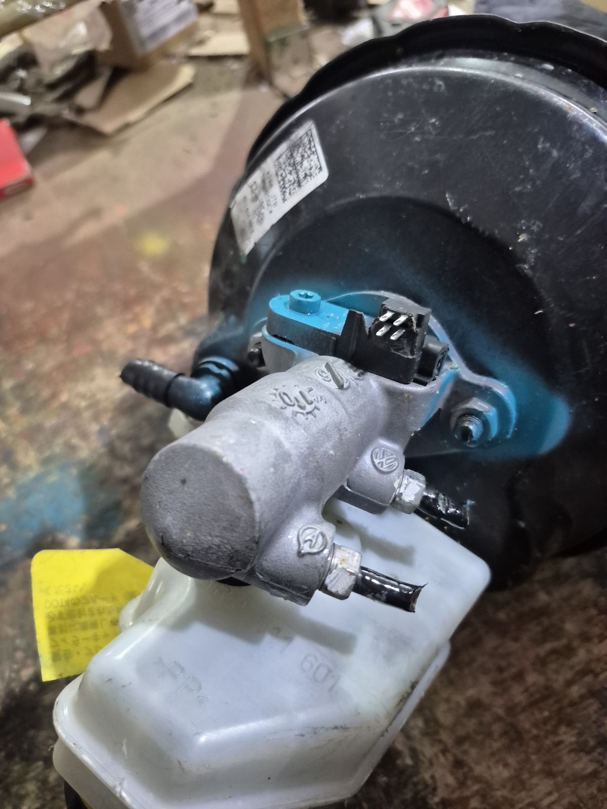 Главный тормозной цилиндр на Volkswagen Polo 6R Фото 6