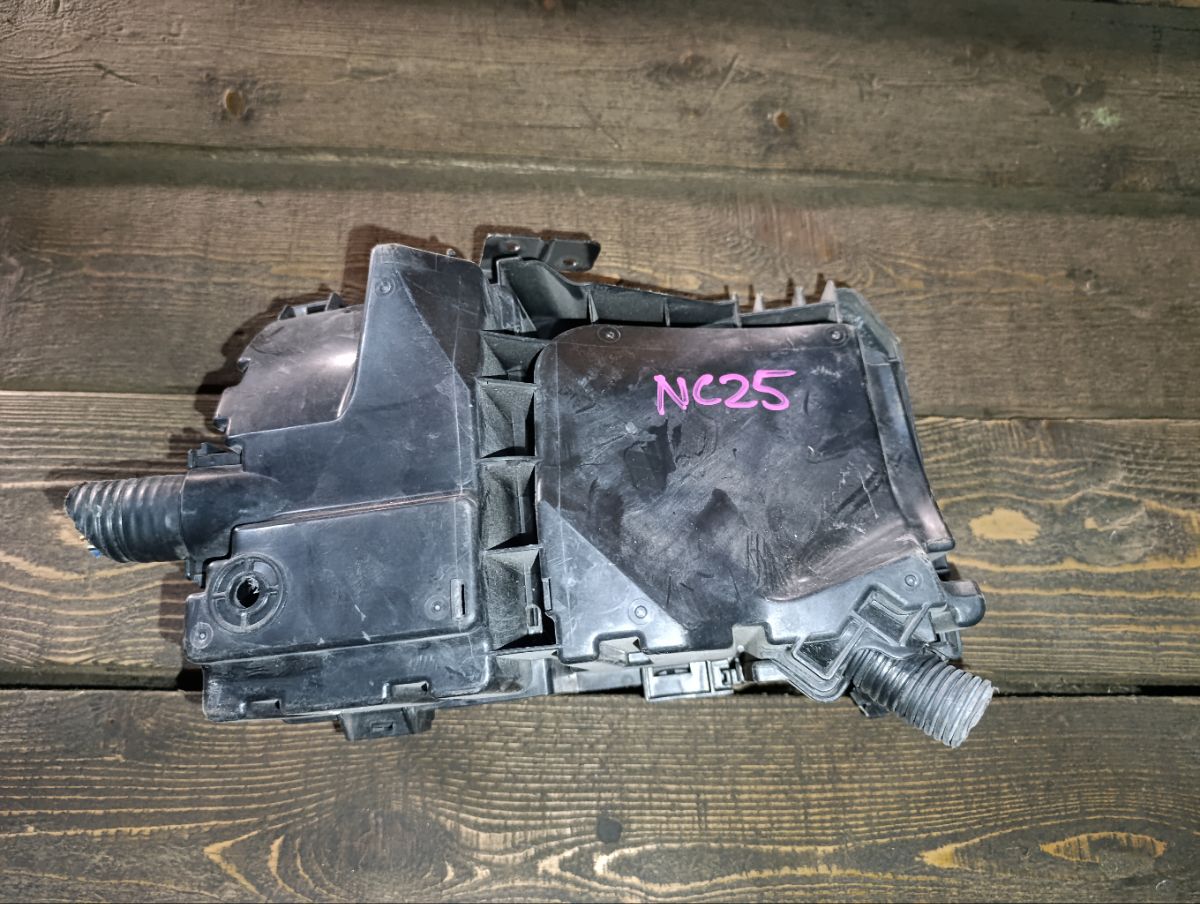 Блок предохранителей на Nissan Serena NC25 MR20DE Фото 4