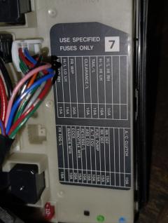 Блок предохранителей на Nissan Serena NC25 MR20DE Фото 8