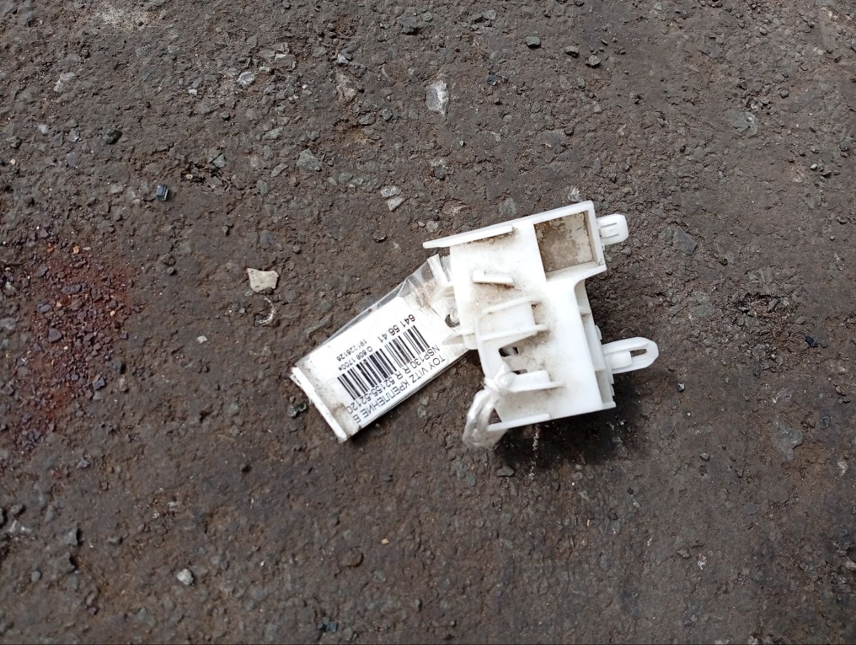 Крепление бампера 52155-52120, 52575-52170, 52575-52171 на Toyota Vitz NSP130 Фото 4