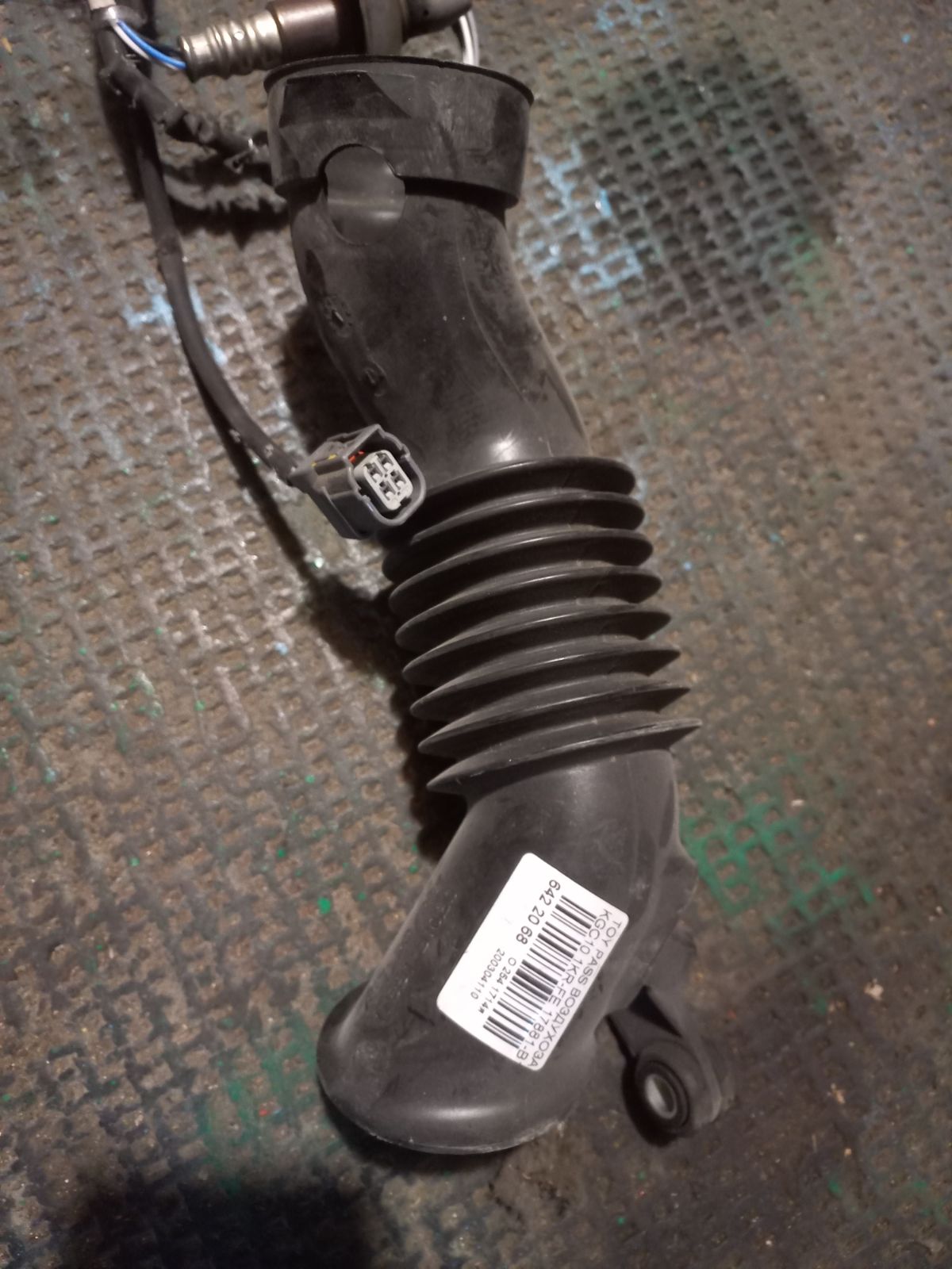 Воздухозаборник 17881-B1020 на Toyota Passo KGC10 1KR-FE Фото 2