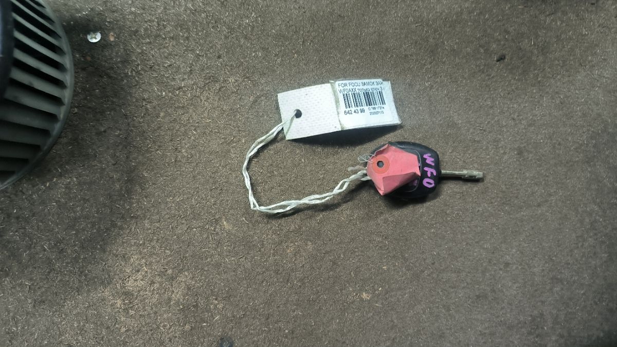 Ключ двери на Ford Focus Фото 3