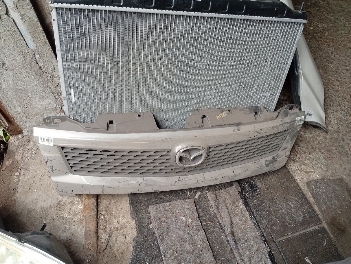 Решетка радиатора 72111-58JA0 на Mazda Az-Wagon MJ22S Фото 3