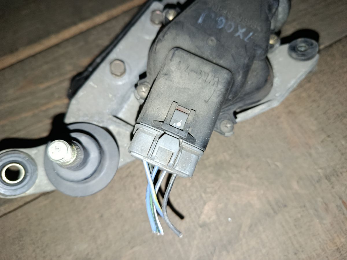 Мотор привода дворников на Honda Stepwgn RG1 Фото 3