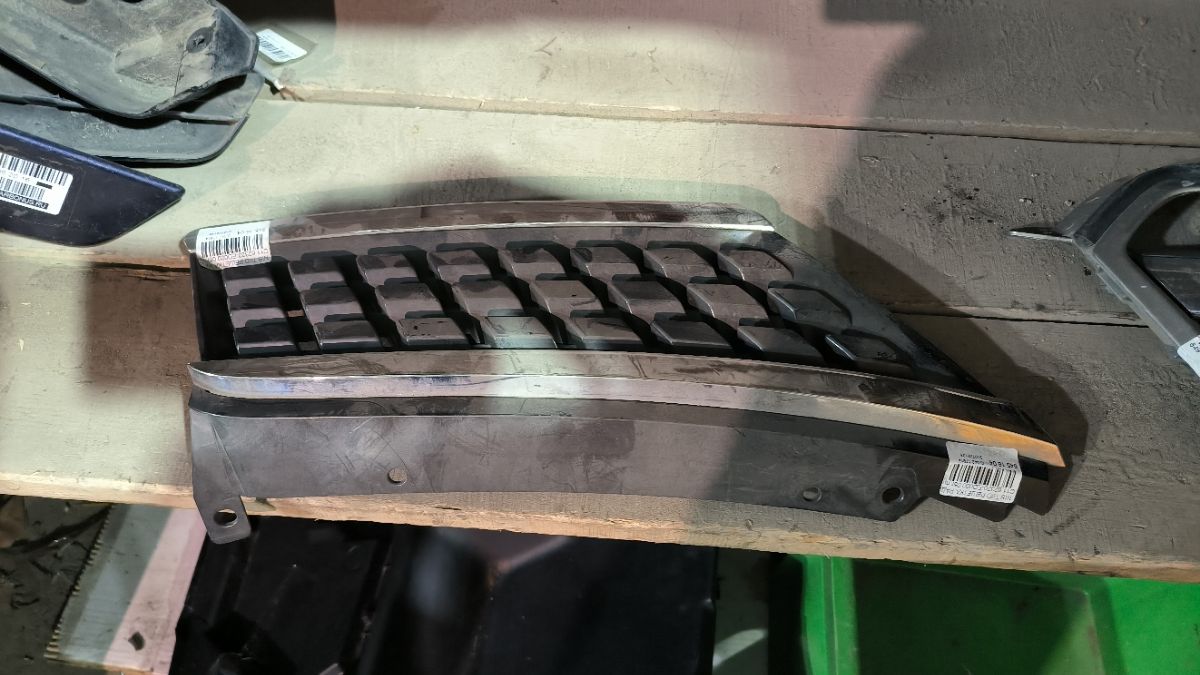 Решетка радиатора 62320-ED000, DS07286GAR на Nissan Tiida C11 Фото 3