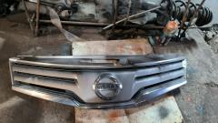 Решетка радиатора 53111-28290 на Toyota Voxy AZR60G Фото 6