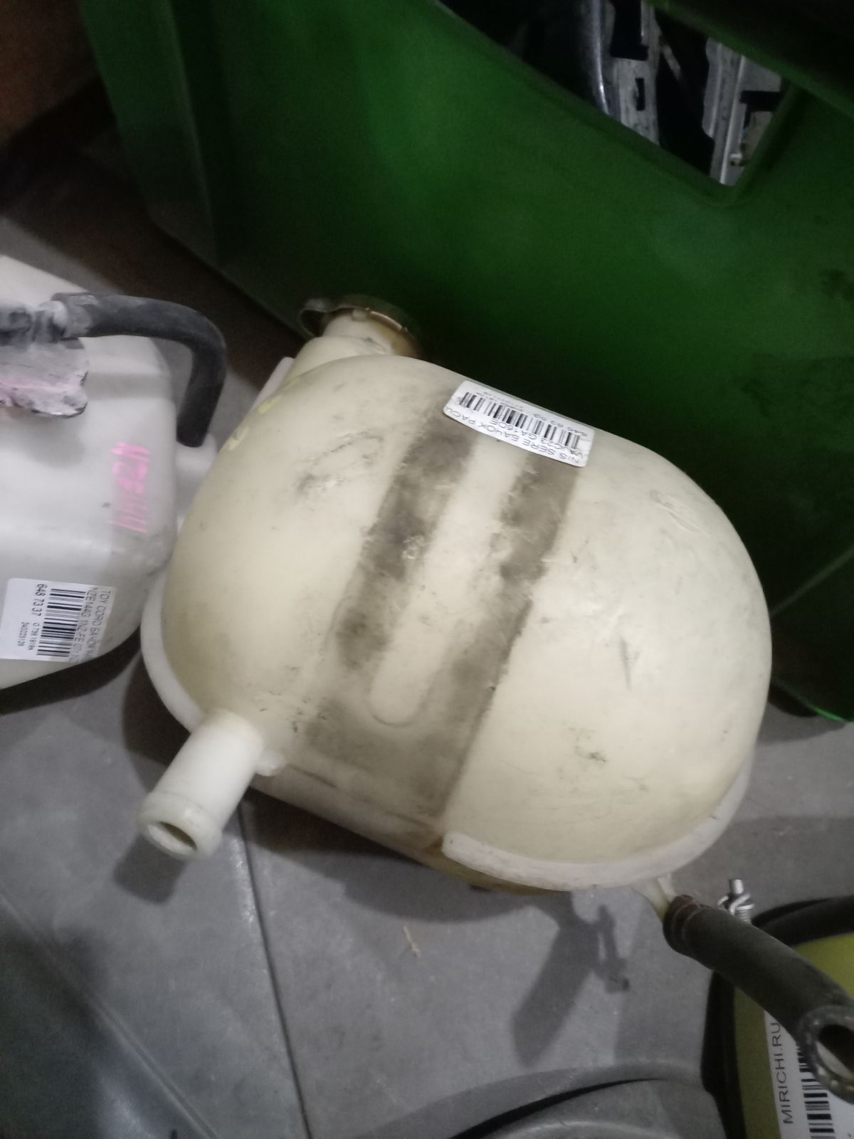 Бачок расширительный на Nissan Serena VAJC23 GA16DE Фото 2