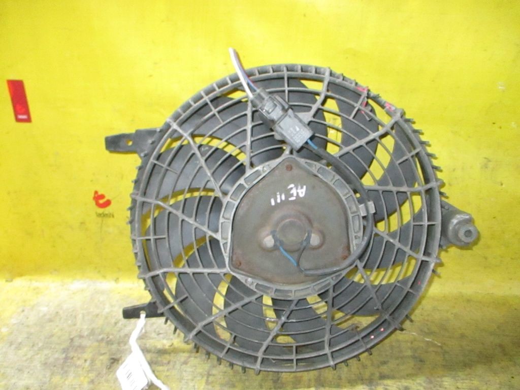 Вентилятор радиатора кондиционера на Toyota AE111 4A-FE Фото 1