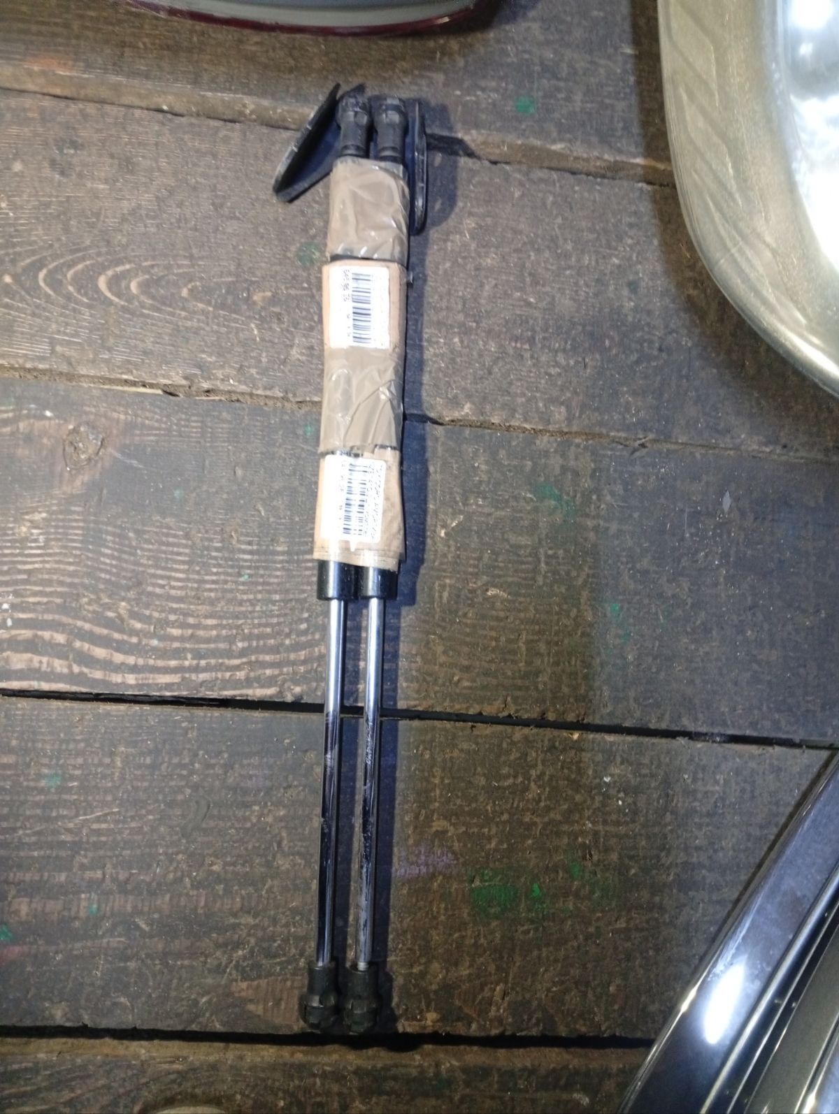 Амортизатор двери на Toyota Corolla Fielder NZE141G Фото 2