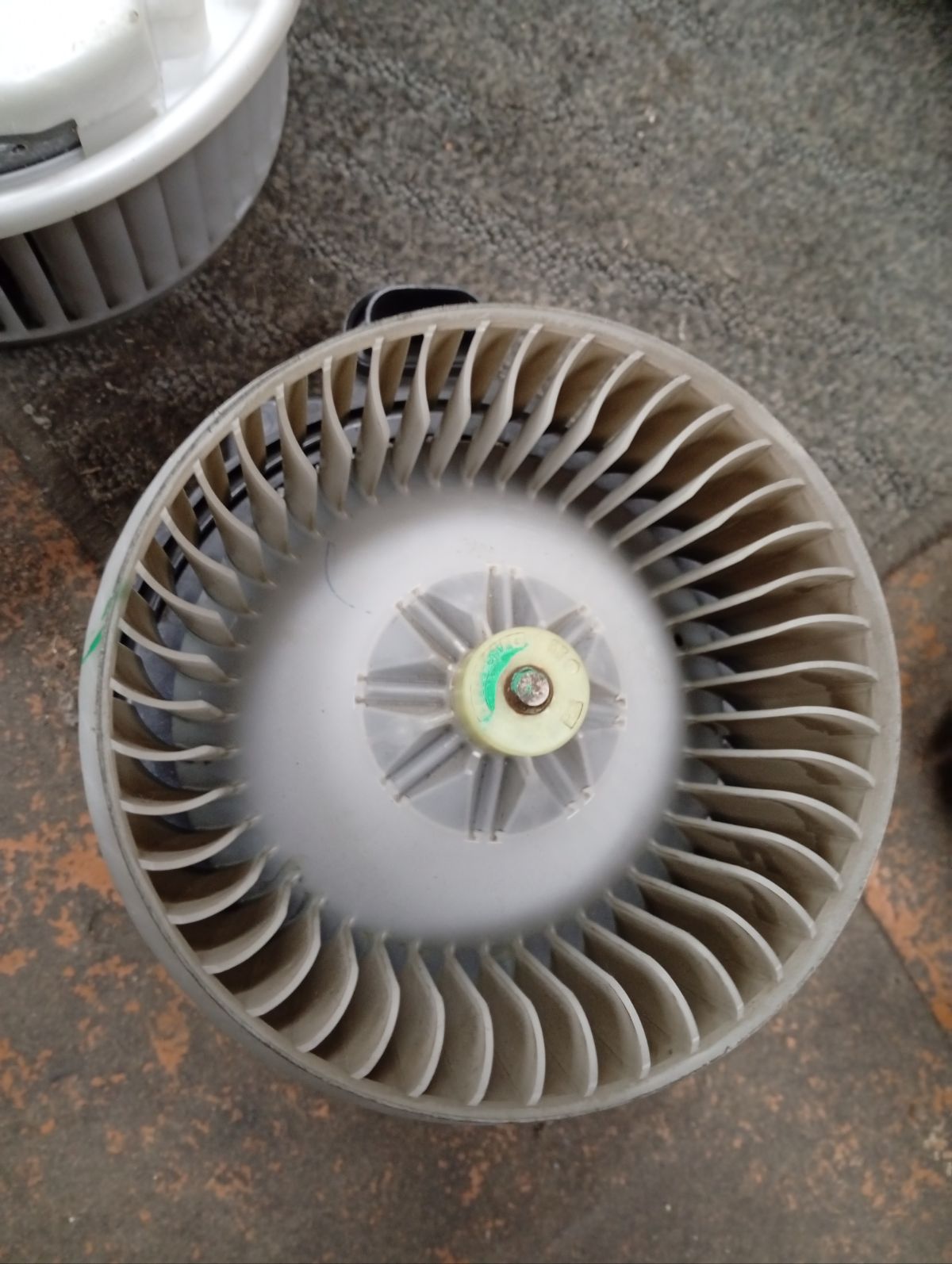 Мотор печки на Toyota Ractis NCP100 Фото 8