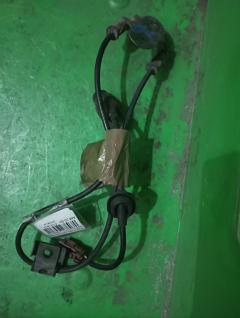 Датчик ABS 27540-AE030 на Subaru Forester SG5 EJ20 Фото 2