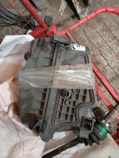 Корпус воздушного фильтра 17700-28110 на Toyota Opa ACT10 1AZ-FSE Фото 3