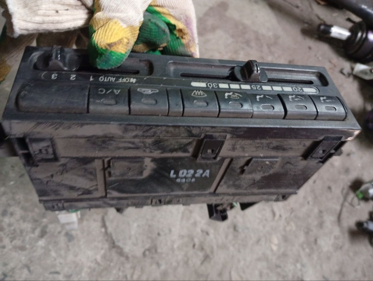 Блок управления климатконтроля на Mazda Mpv LVLW Фото 4