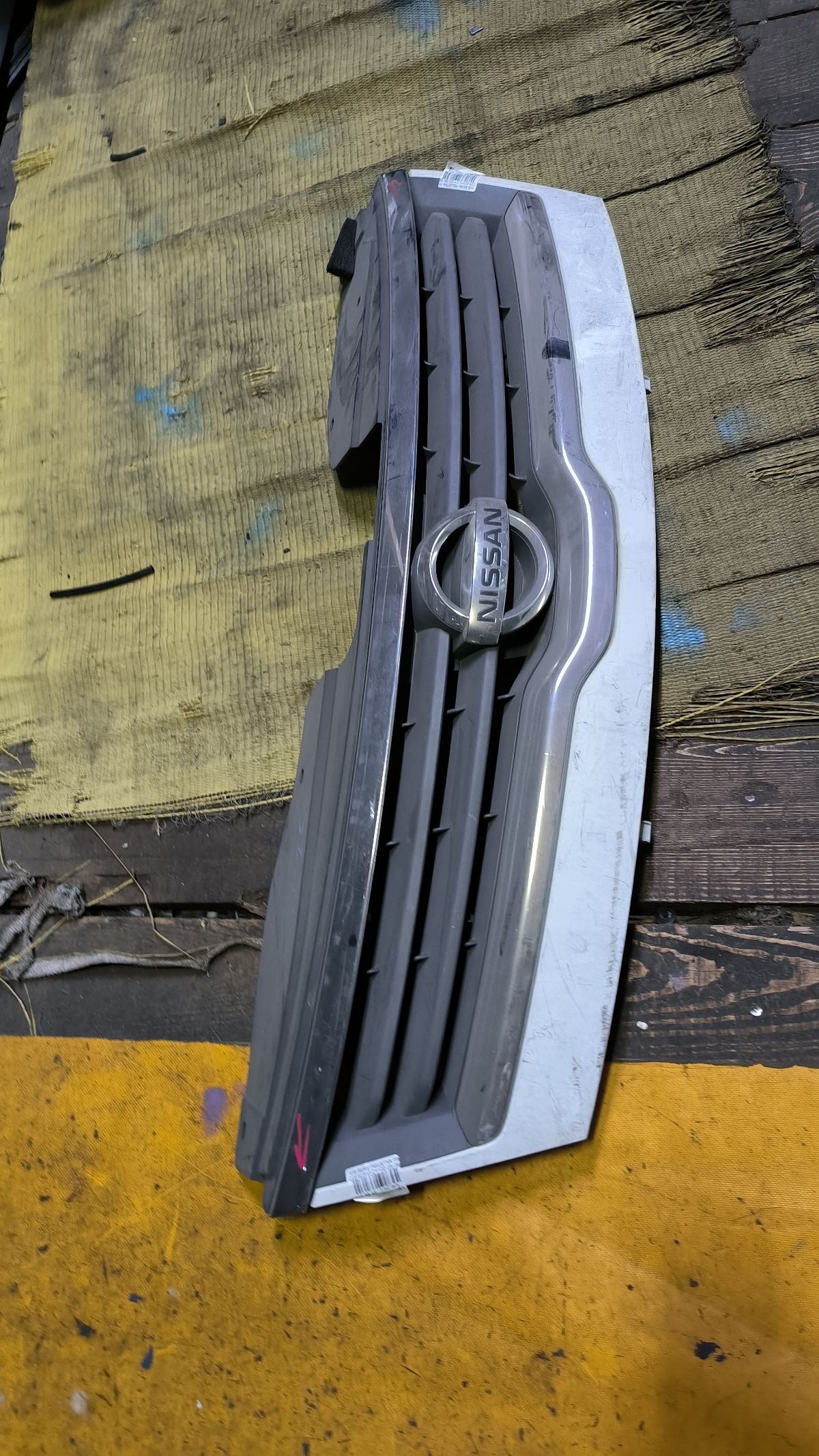 Решетка радиатора 62310-CY100 на Nissan Serena C25 Фото 3