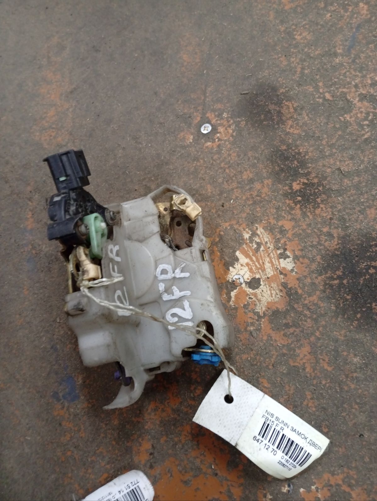 Замок двери на Nissan Sunny FB15 Фото 3